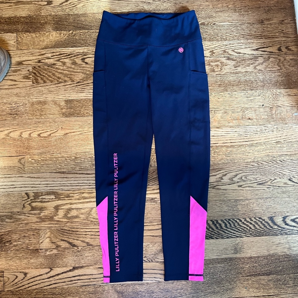 Like new Lilly Pulitzer Luxletic leggings size small.